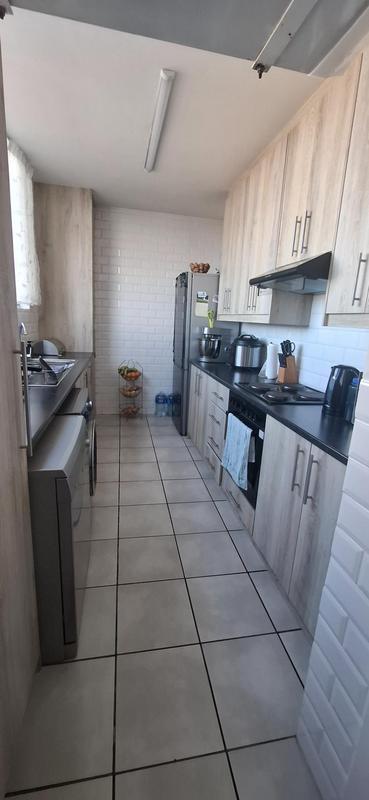 2 Bedroom Property for Sale in Goodwood Central Western Cape